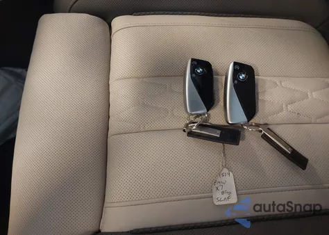 2026 BMW X7 xDrive40I z USA, uszkodzony, nr VIN 5UX23EM08T9073770